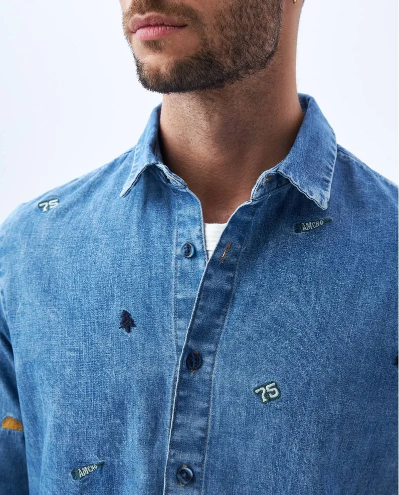 Camisa con bordados localizados para hombre