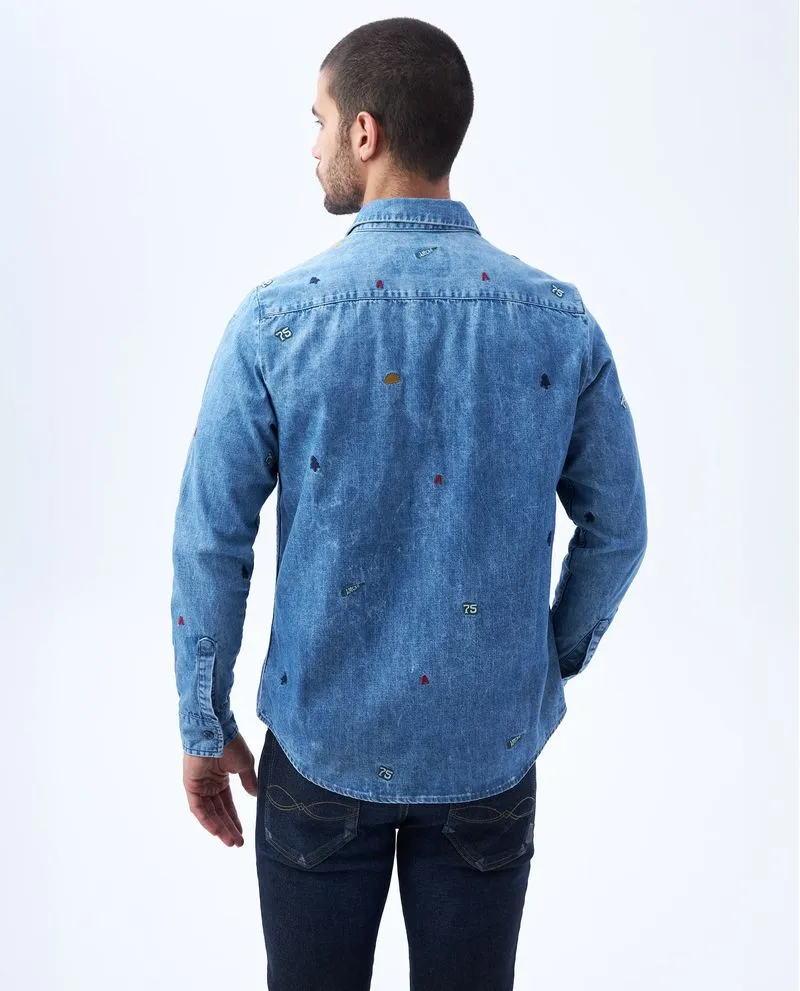 Camisa con bordados localizados para hombre