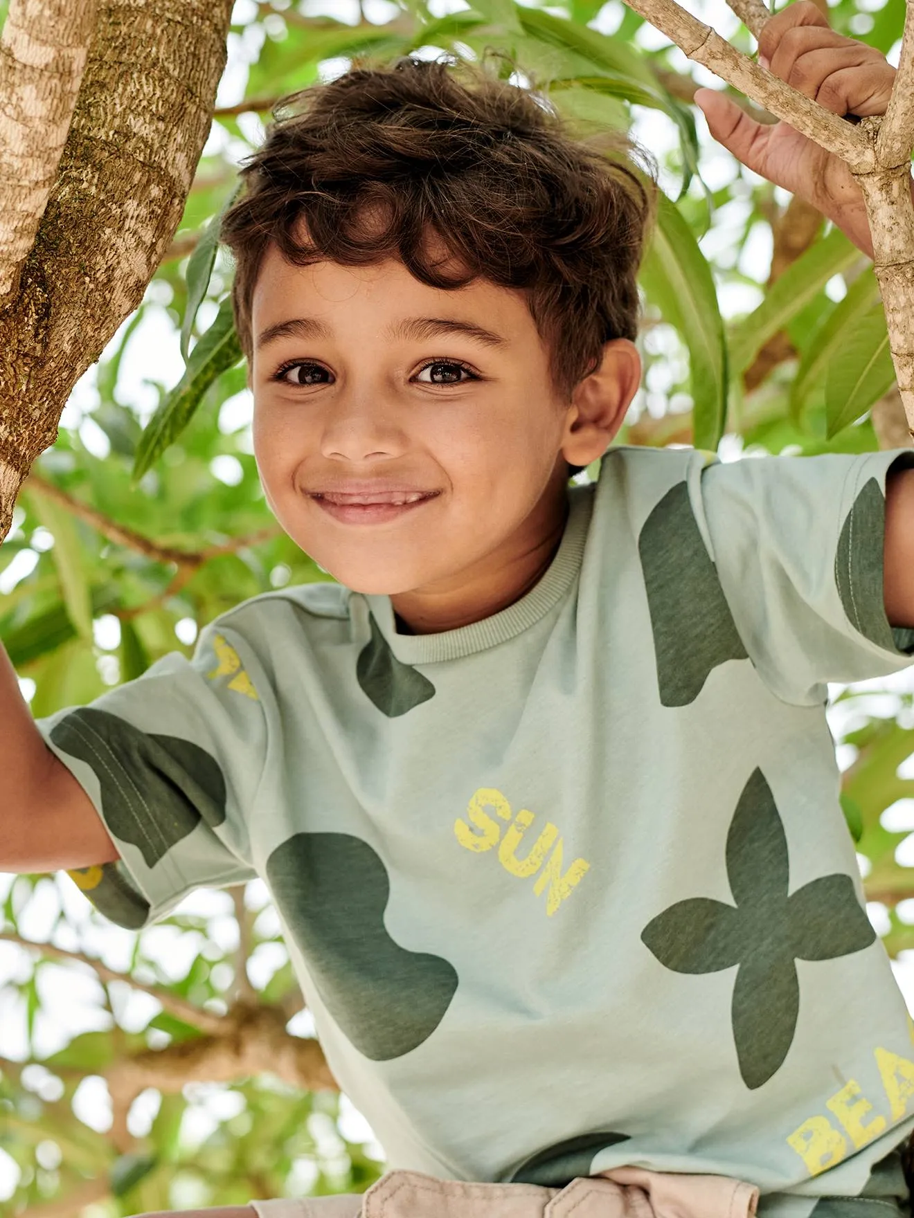 Camiseta con motivos exóticos gigantes para niño