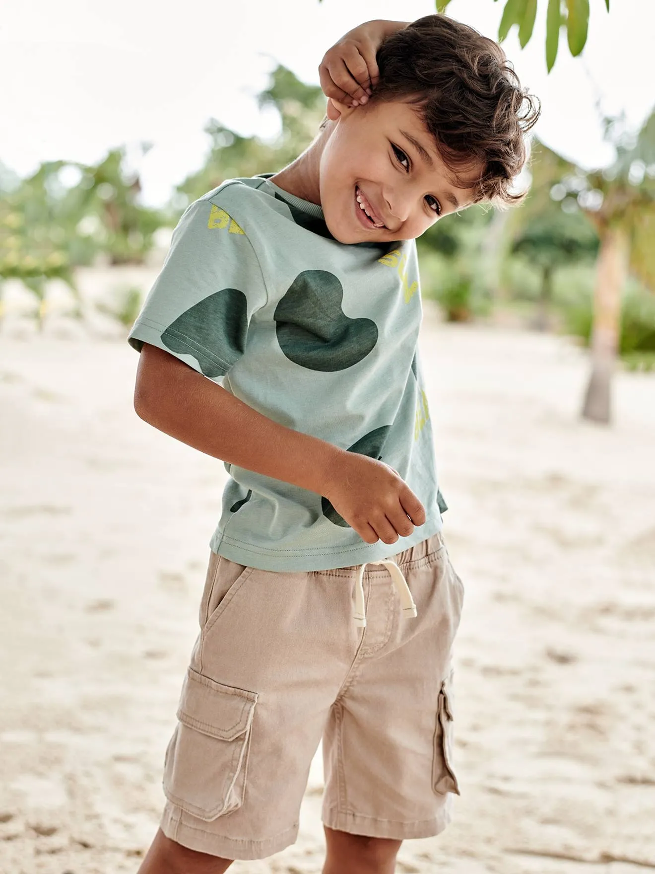 Camiseta con motivos exóticos gigantes para niño