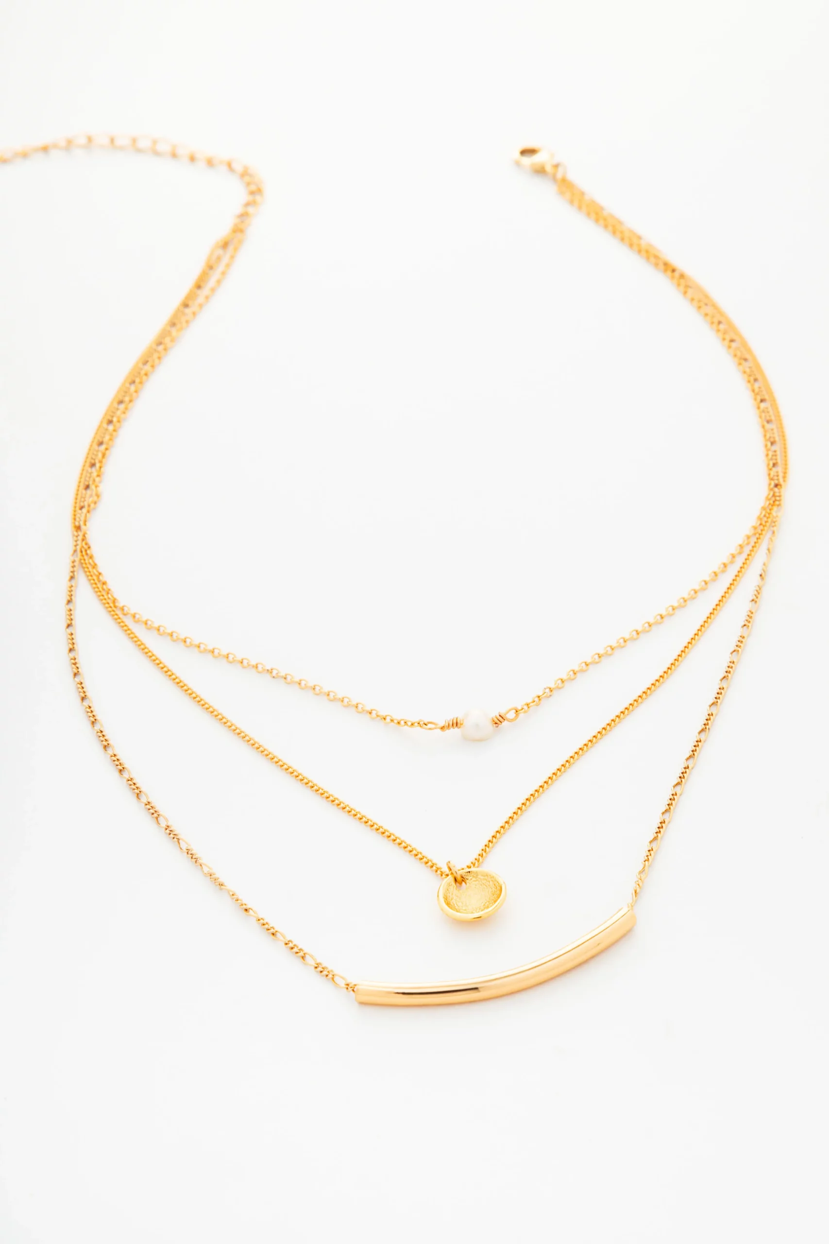 Collar con cadena triple y dijes