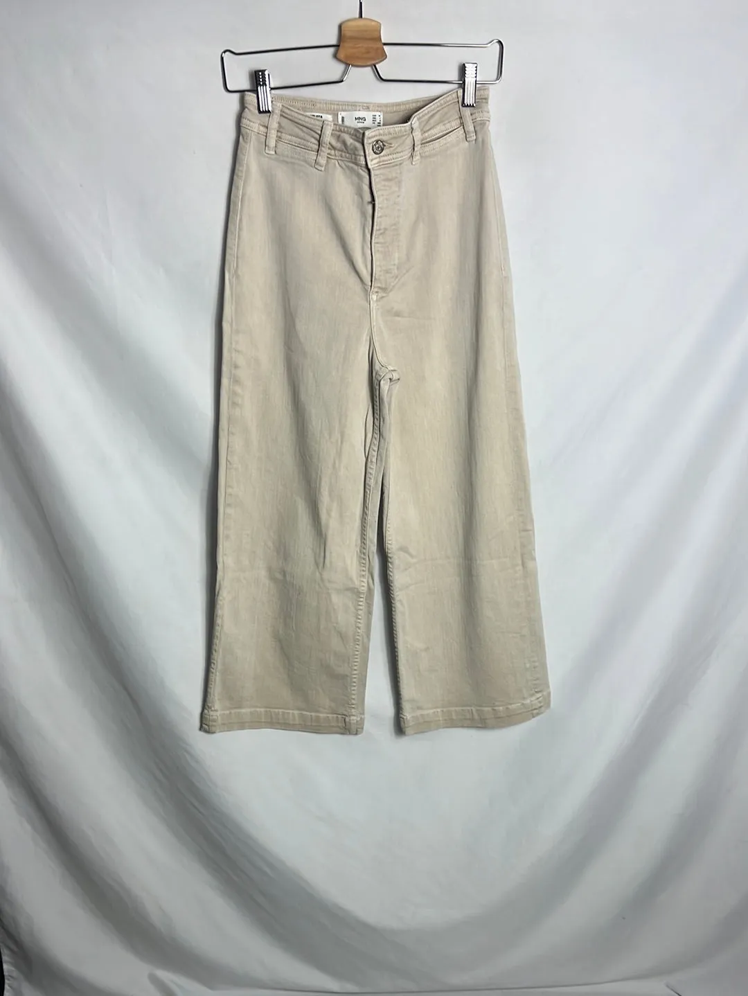 MANGO. Pantalón culotte beige . T 36