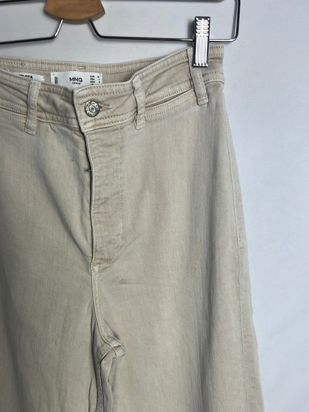 MANGO. Pantalón culotte beige . T 36
