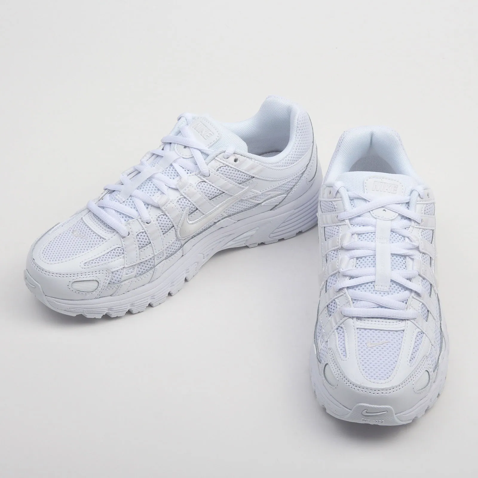 NIKE W P6000