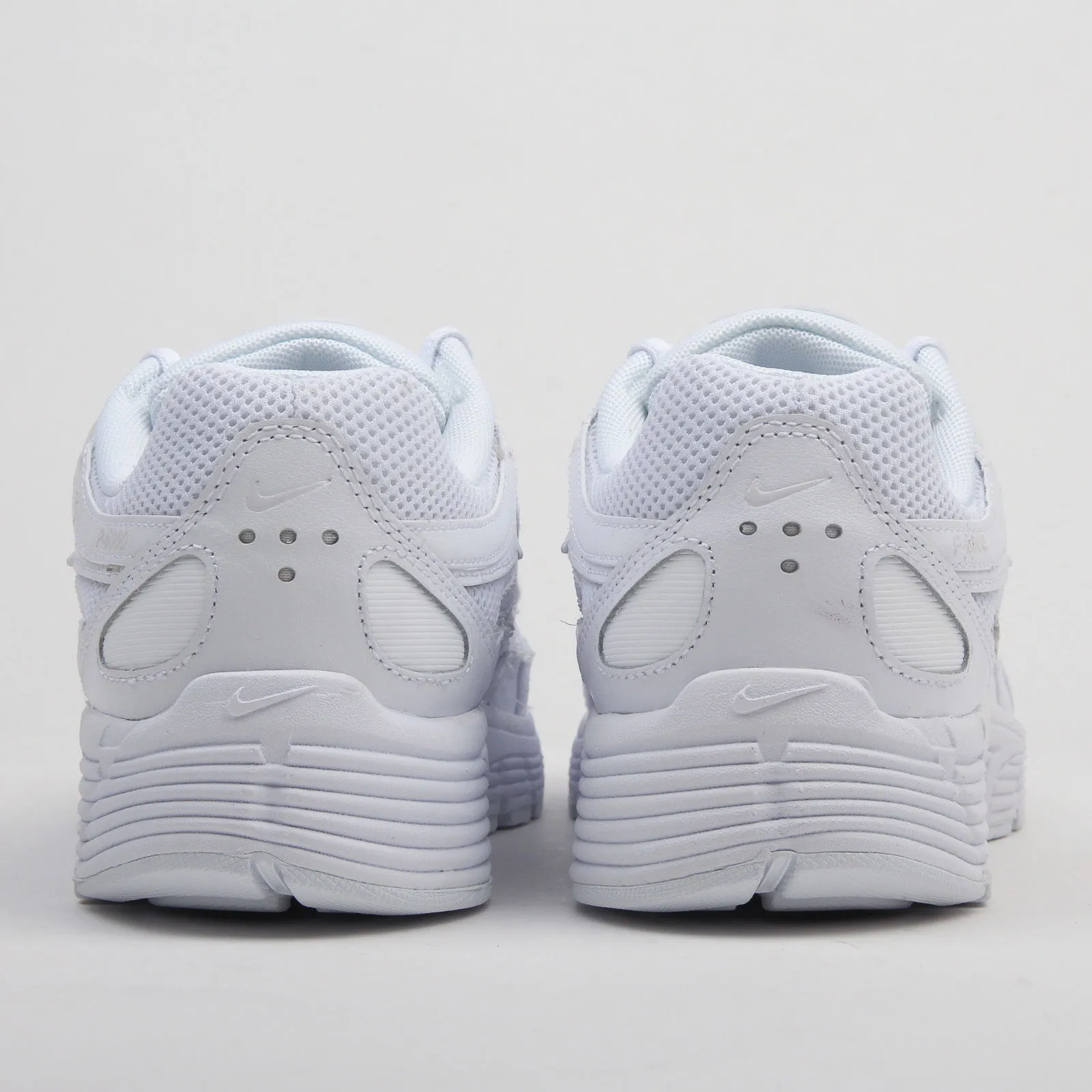 NIKE W P6000