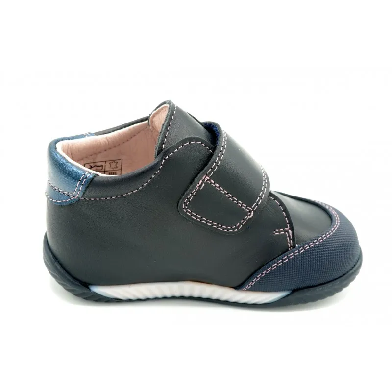 PABLOSKY 061125  BOTITA CON VELCRO