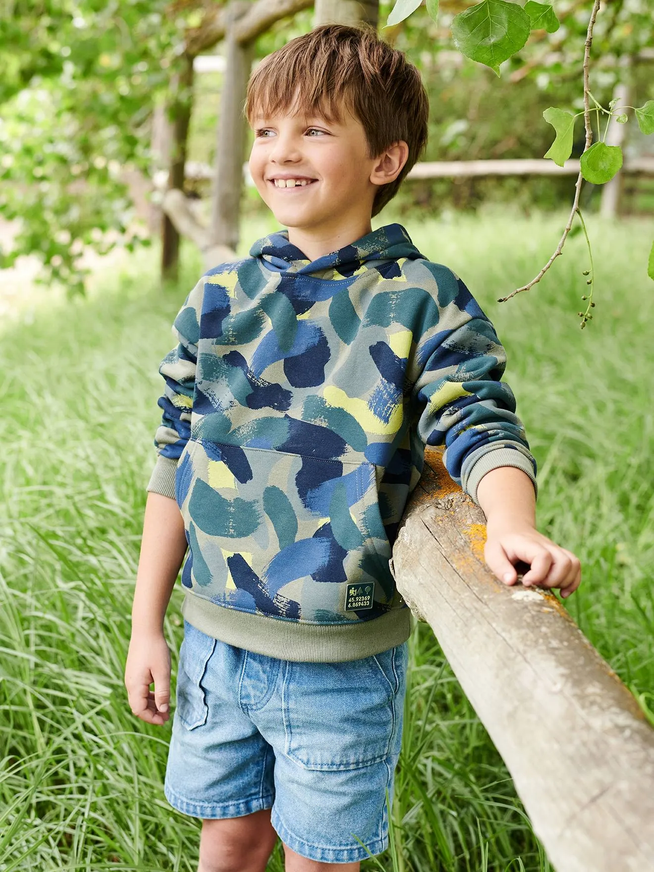 Sudadera con efecto camuflaje y capucha para niño