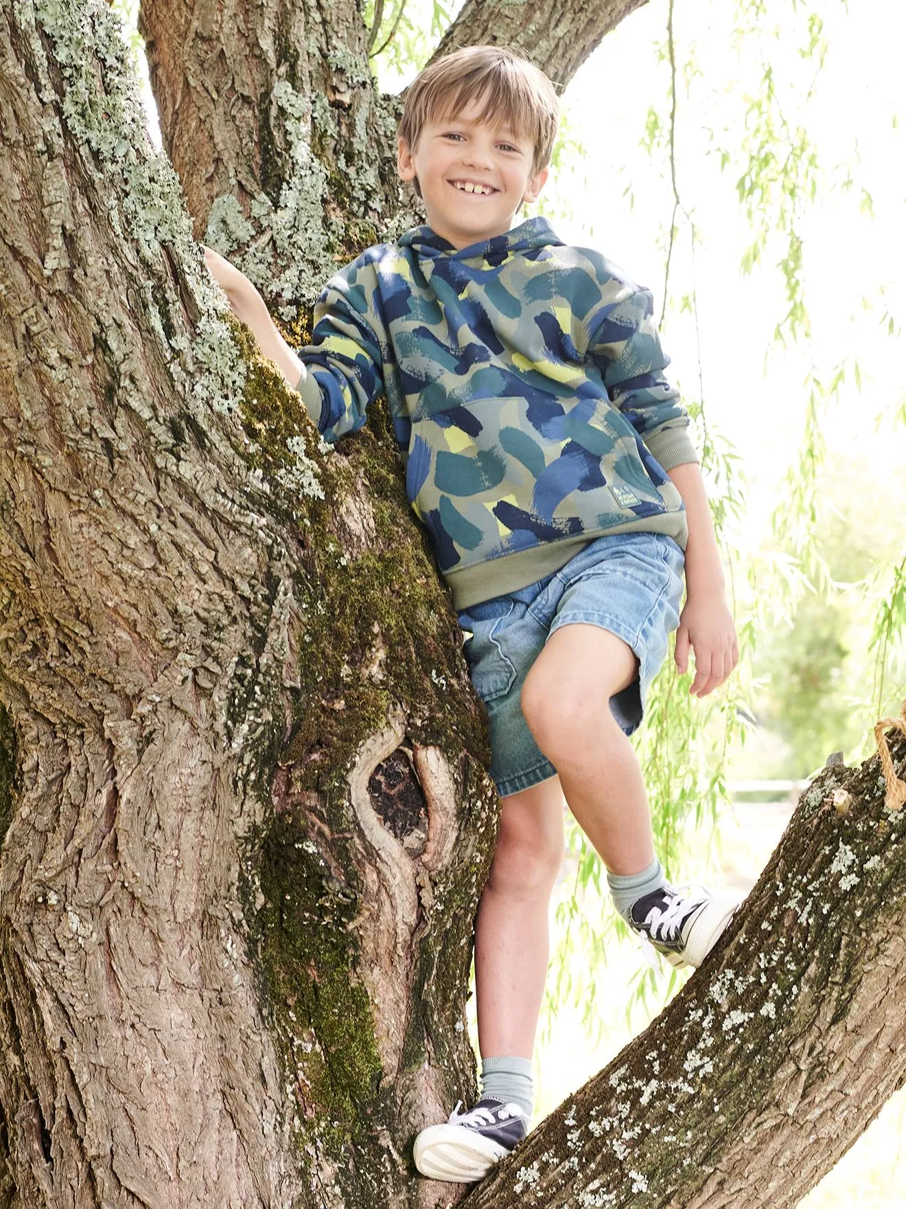 Sudadera con efecto camuflaje y capucha para niño