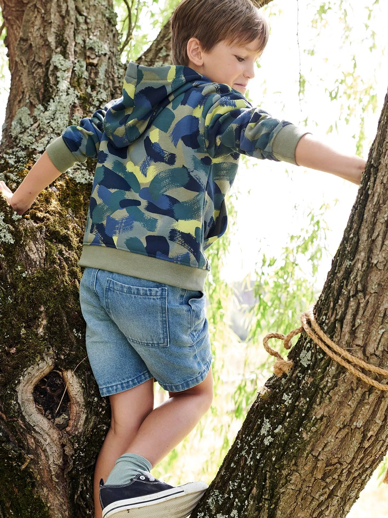Sudadera con efecto camuflaje y capucha para niño