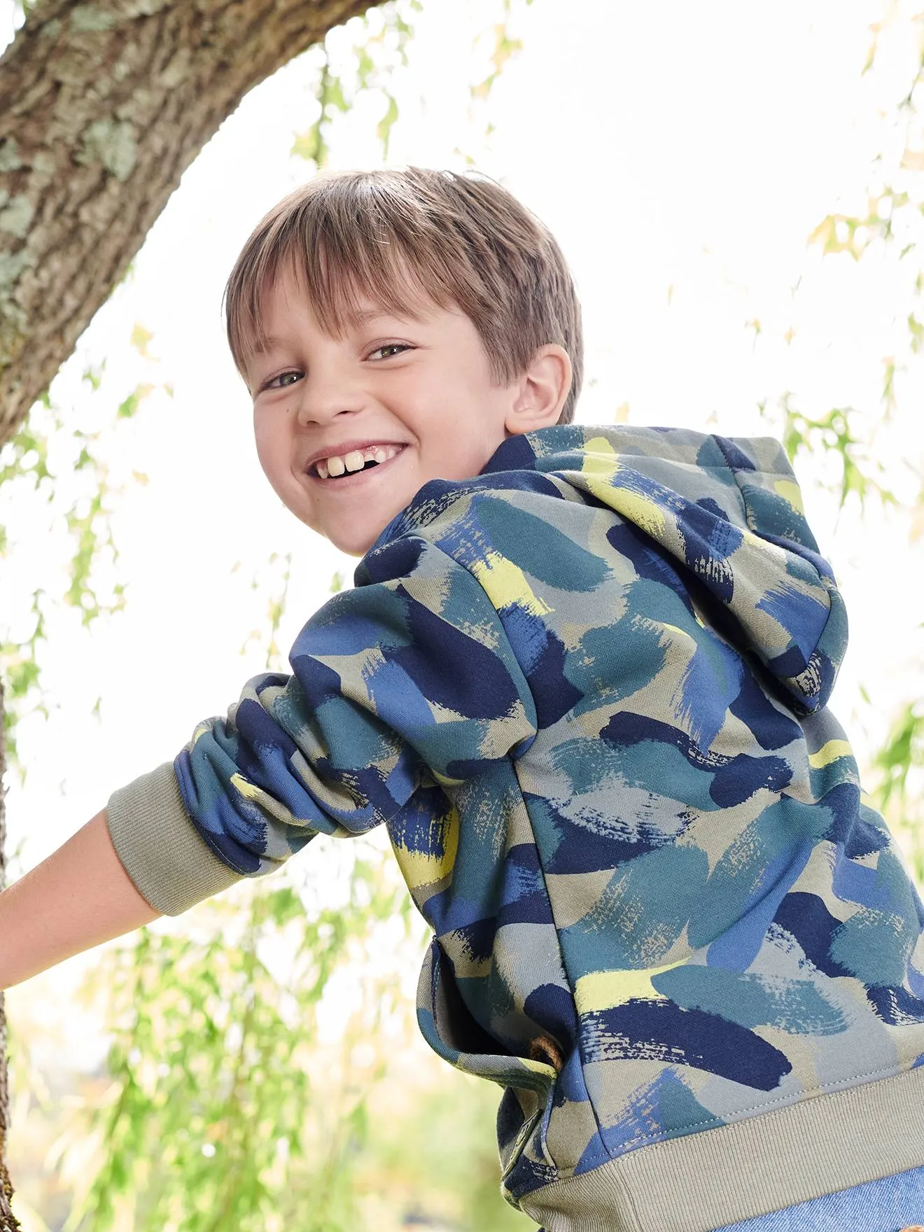 Sudadera con efecto camuflaje y capucha para niño