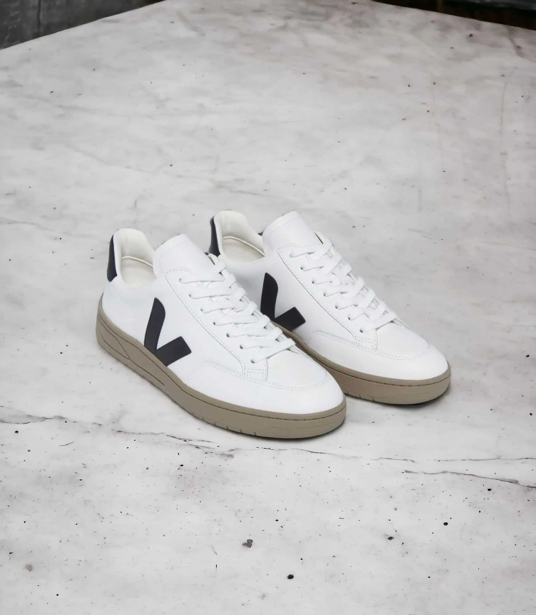 VEJA – ZAPATILLAS V12 LEATHER WHITE BLACK DUNE