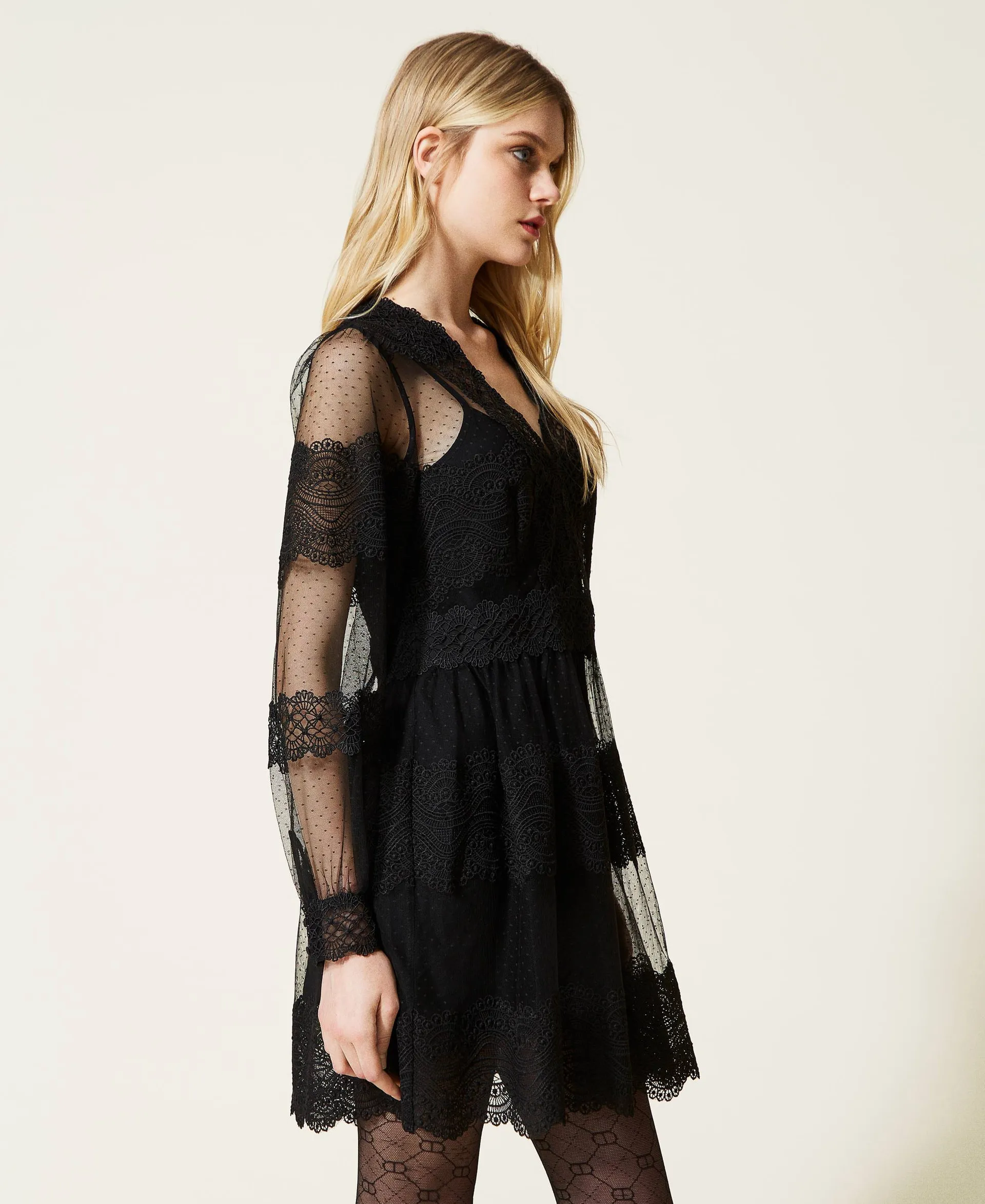 Vestido corto de tul y encaje