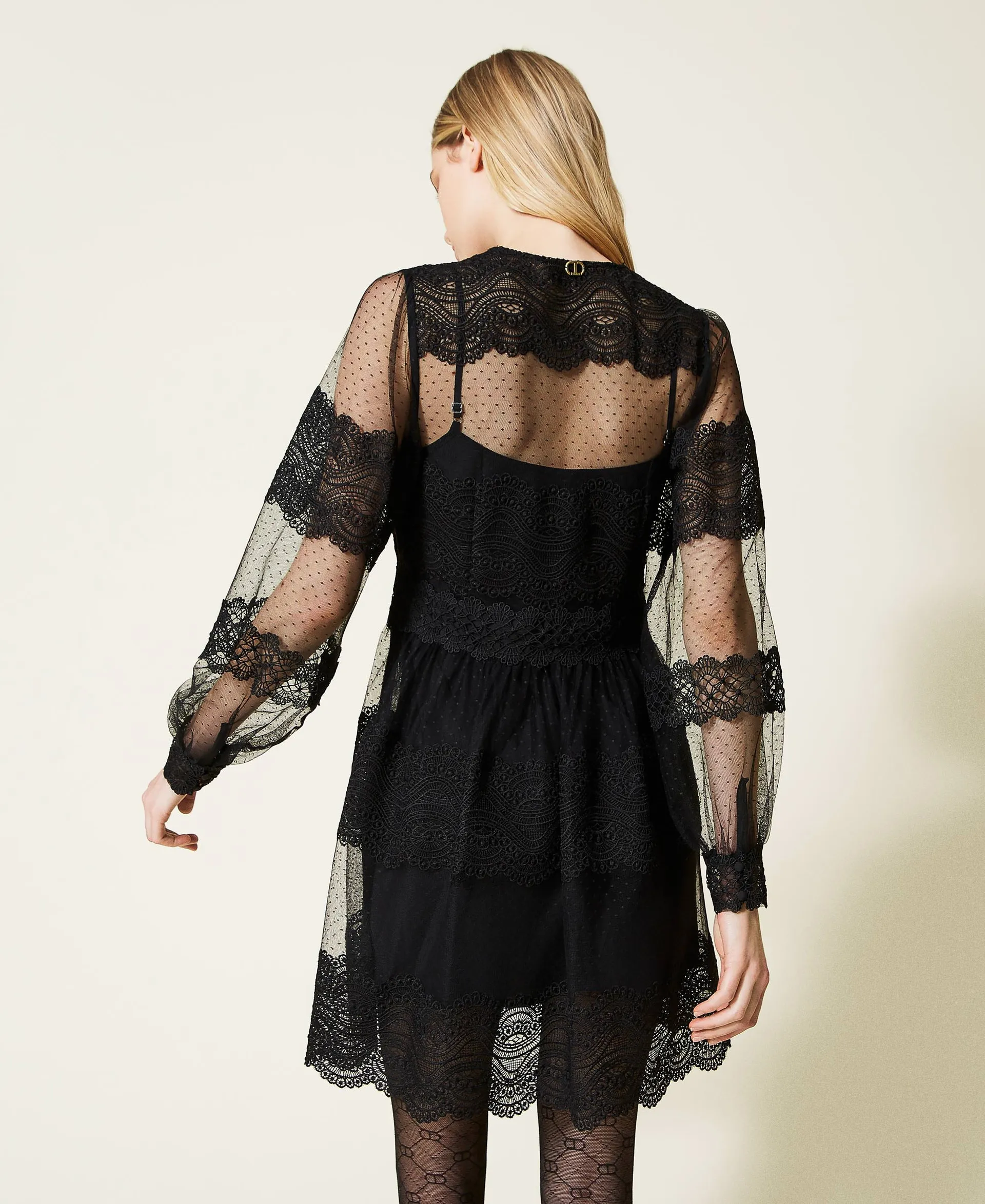 Vestido corto de tul y encaje