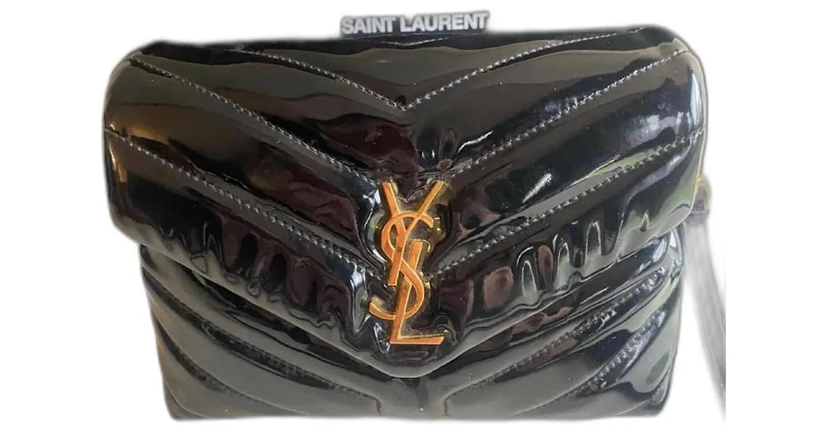 Yves Saint Laurent Loulou pequeño Negro 
