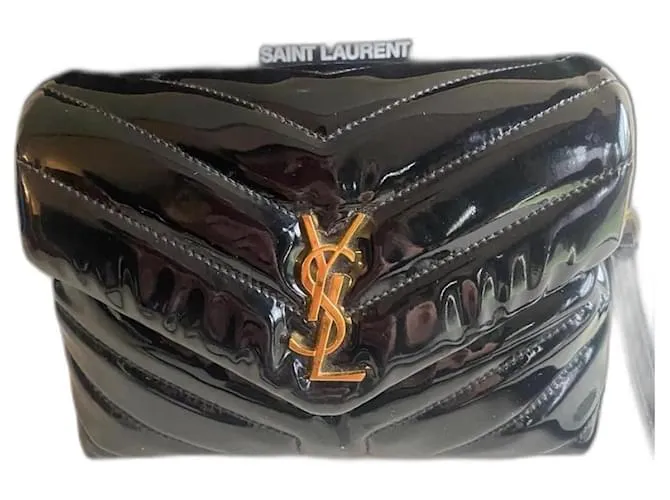Yves Saint Laurent Loulou pequeño Negro 