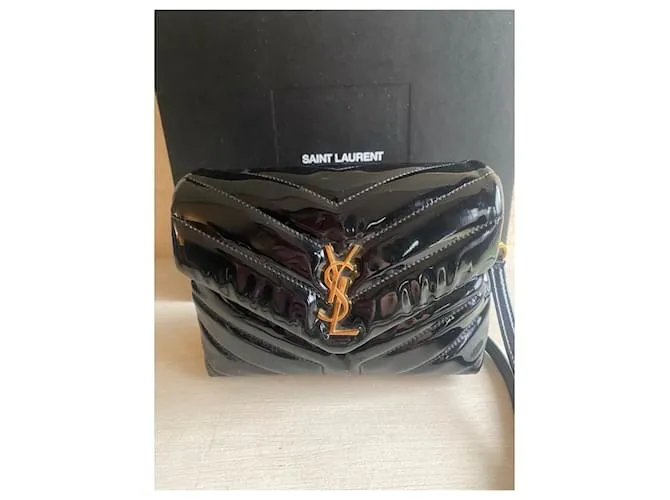 Yves Saint Laurent Loulou pequeño Negro 