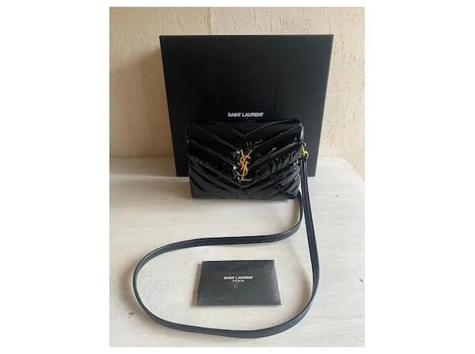 Yves Saint Laurent Loulou pequeño Negro 