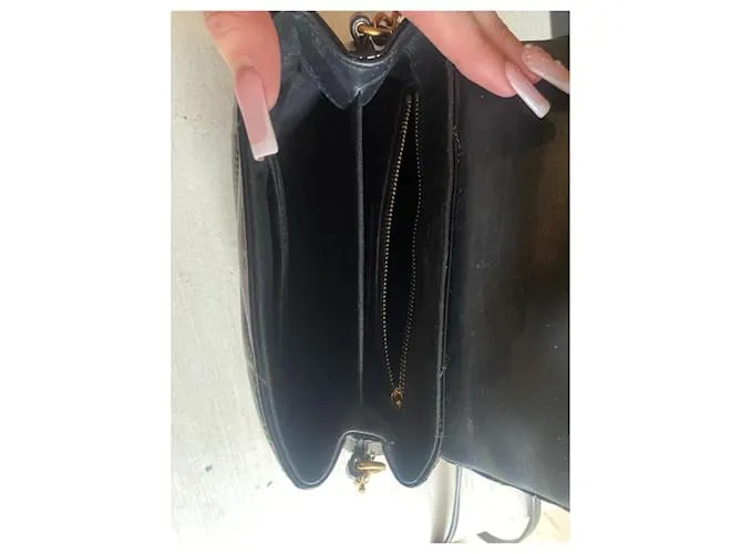 Yves Saint Laurent Loulou pequeño Negro 