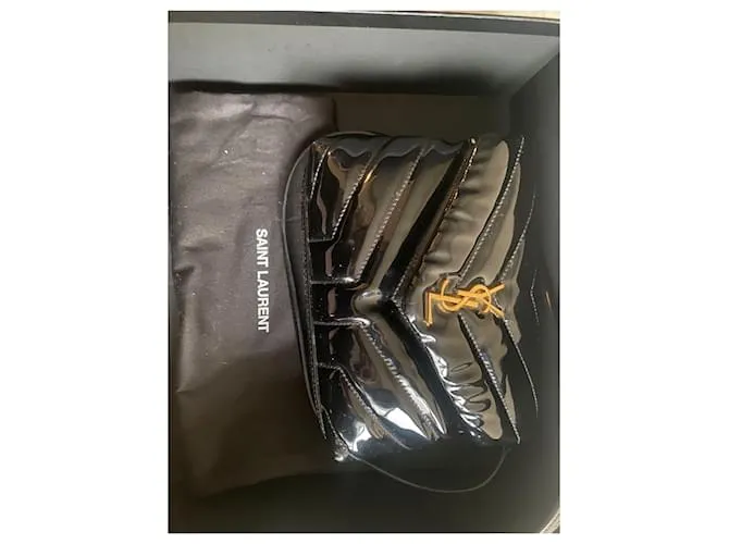 Yves Saint Laurent Loulou pequeño Negro 