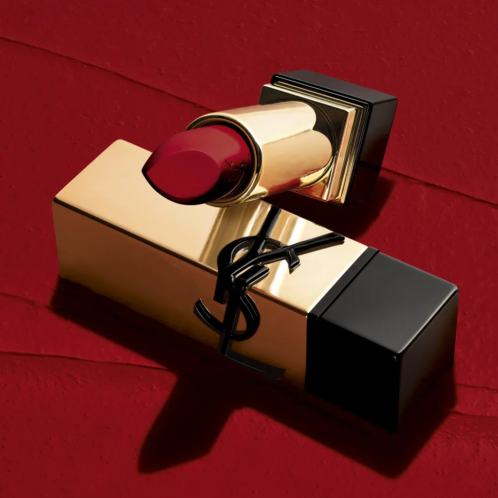 YVES SAINT LAURENT ROUGE PUR COUTURE LABIAL ACABADO SATINADO EN   R4 ROUGE EXTRAVAGANCE